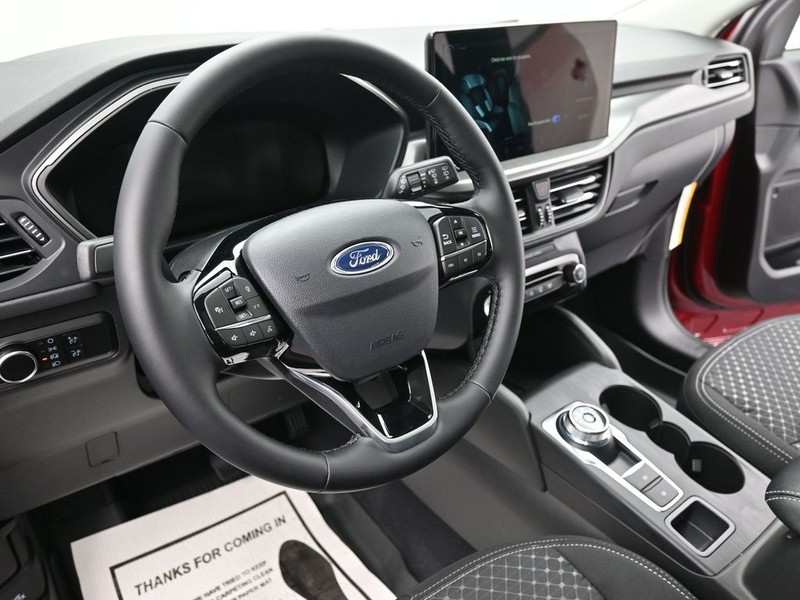 Ford Escape Vehicle Full-screen Gallery Image 18