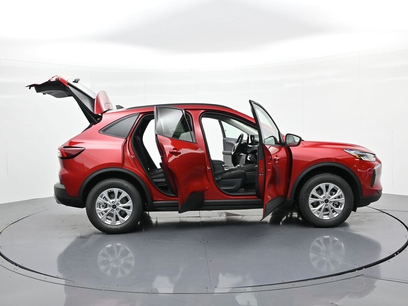 Ford Escape Vehicle Full-screen Gallery Image 27