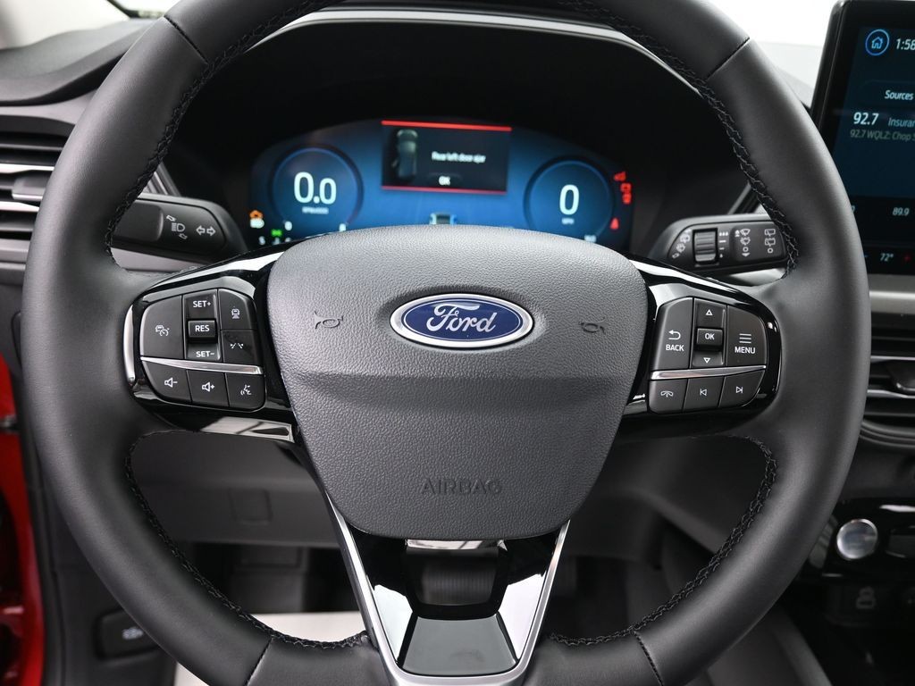 Ford Escape Vehicle Full-screen Gallery Image 12