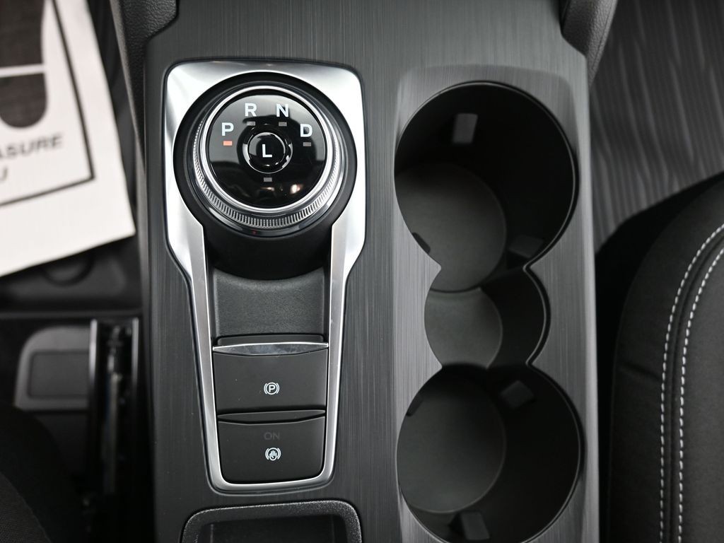 Ford Escape Vehicle Full-screen Gallery Image 15