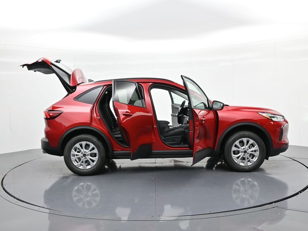 Ford Escape Vehicle Full-screen Gallery Image 25