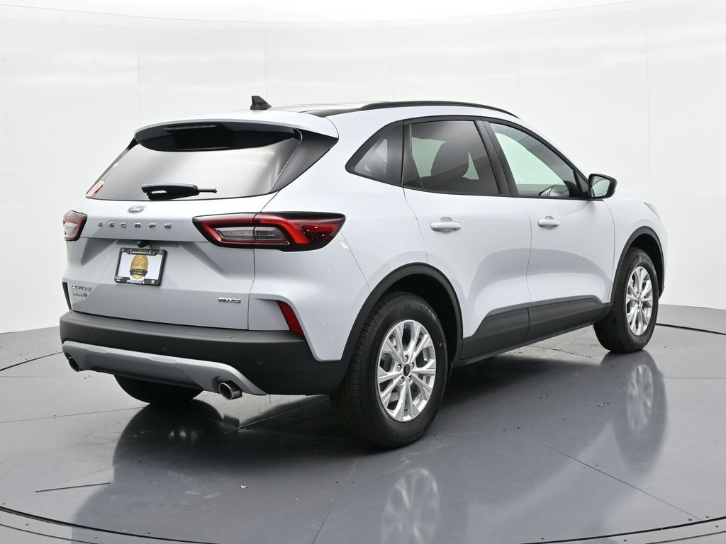 Ford Escape Vehicle Full-screen Gallery Image 6