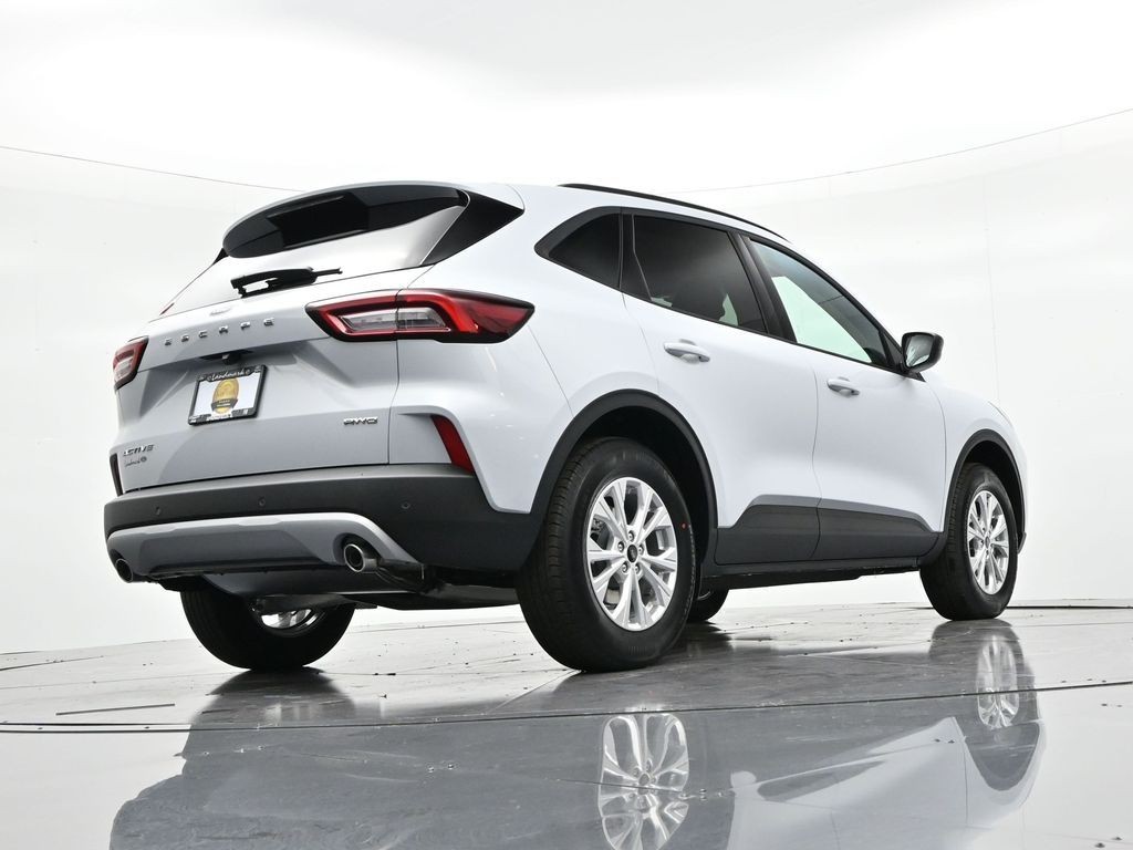 Ford Escape Vehicle Full-screen Gallery Image 23