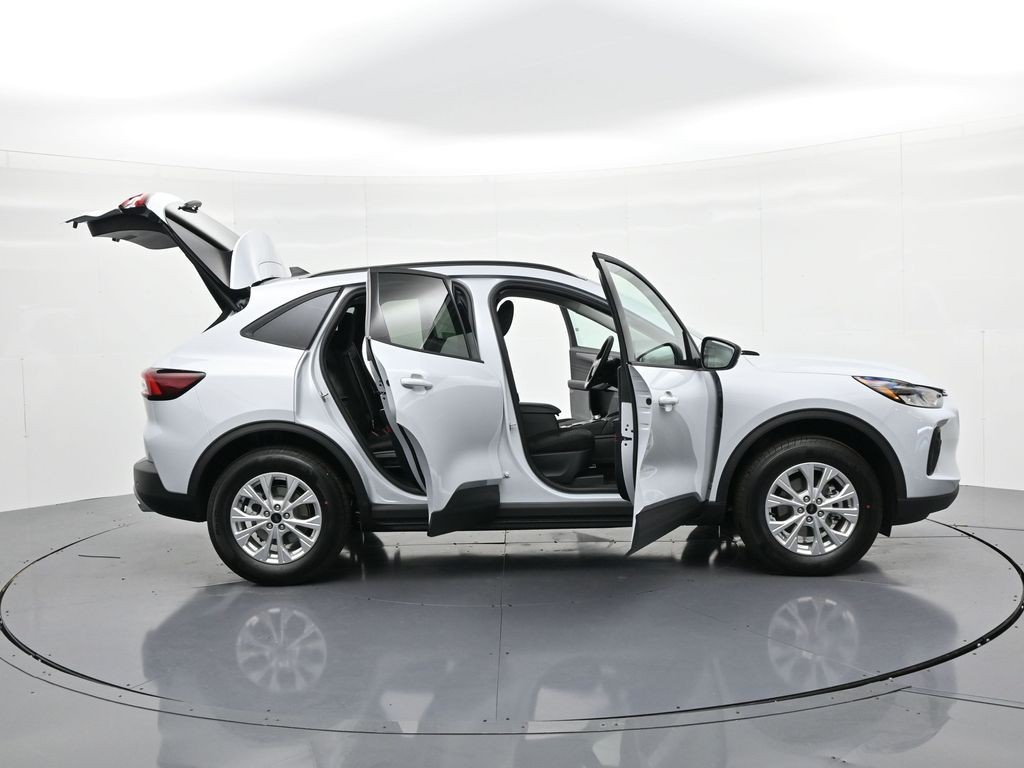 Ford Escape Vehicle Full-screen Gallery Image 25