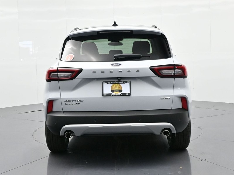 Ford Escape Vehicle Full-screen Gallery Image 7