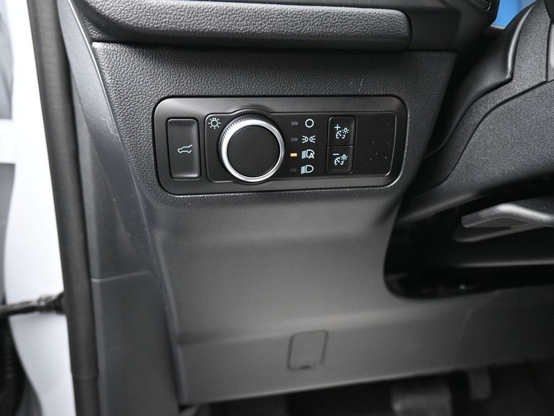 Ford Escape Vehicle Full-screen Gallery Image 11