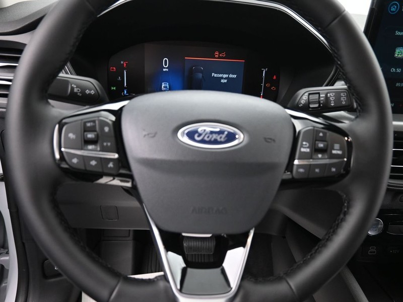 Ford Escape Vehicle Full-screen Gallery Image 12