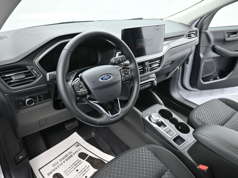 Ford Escape Vehicle Full-screen Gallery Image 16