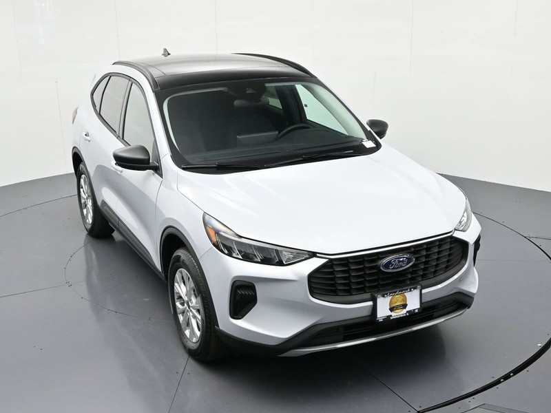 Ford Escape Vehicle Full-screen Gallery Image 17