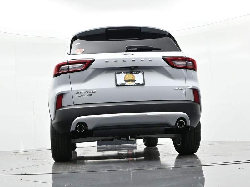 Ford Escape Vehicle Full-screen Gallery Image 22