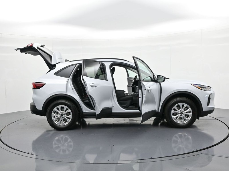 Ford Escape Vehicle Full-screen Gallery Image 25