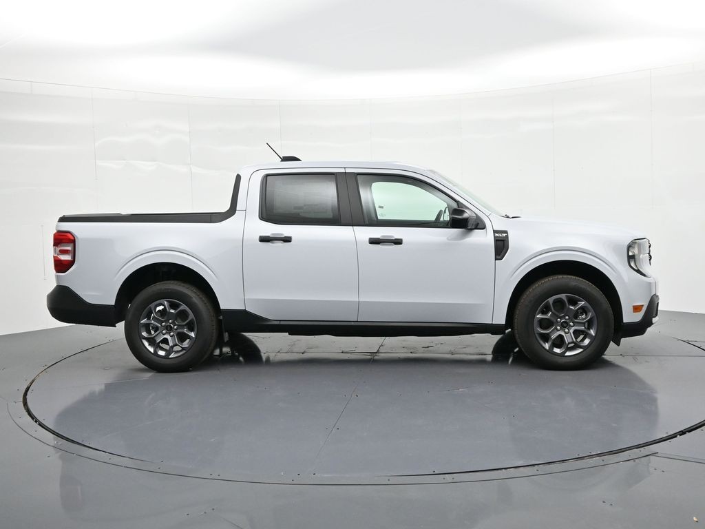 Ford Maverick Vehicle Full-screen Gallery Image 5