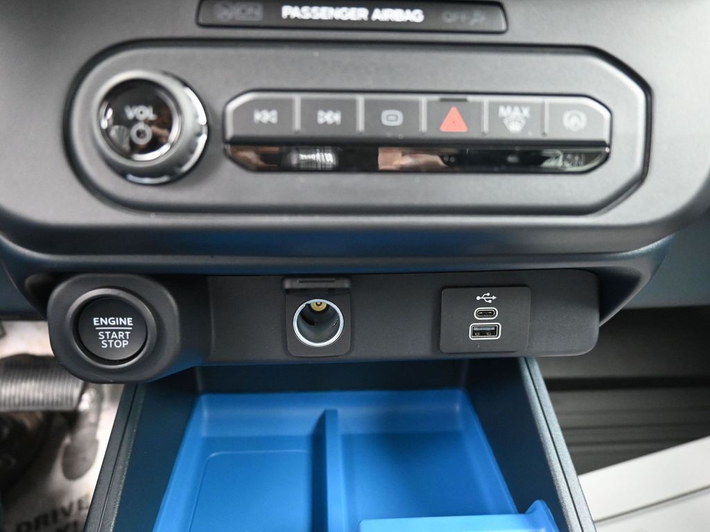 Ford Maverick Vehicle Full-screen Gallery Image 13