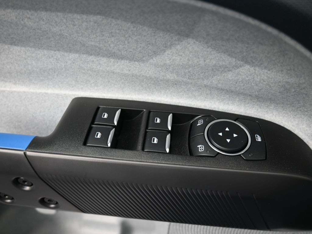 Ford Maverick Vehicle Full-screen Gallery Image 17