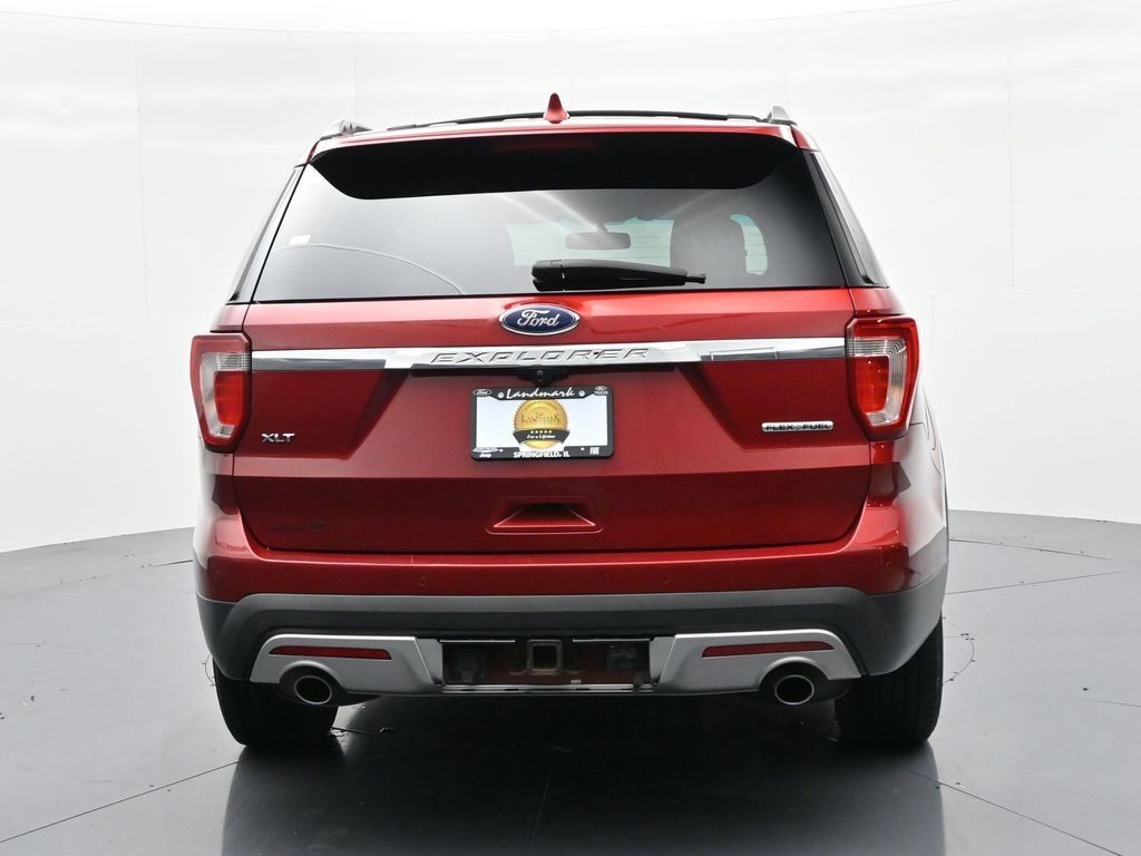 Ford Explorer Vehicle Full-screen Gallery Image 7