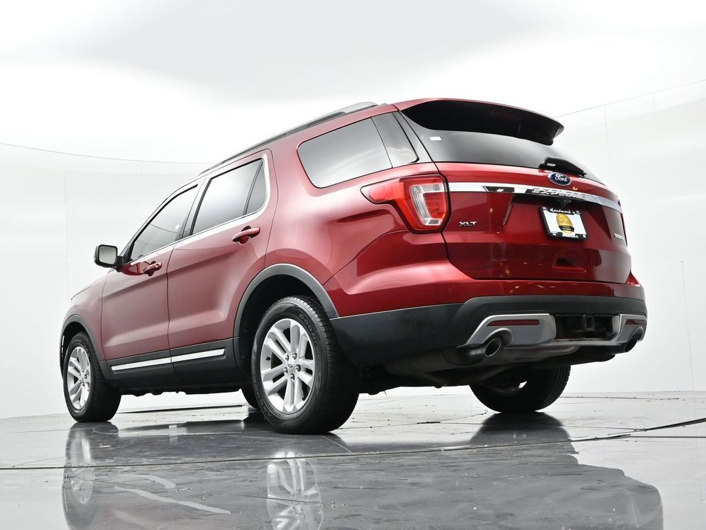 Ford Explorer Vehicle Full-screen Gallery Image 20