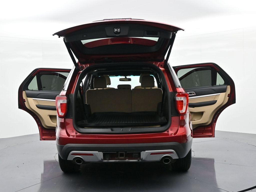 Ford Explorer Vehicle Full-screen Gallery Image 27