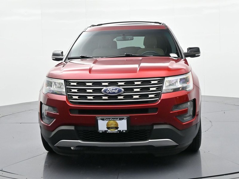 Ford Explorer Vehicle Full-screen Gallery Image 3