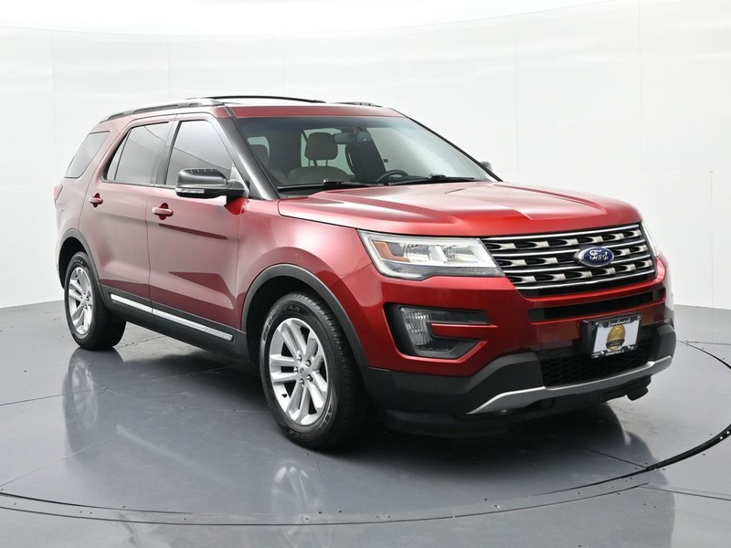 Ford Explorer Vehicle Full-screen Gallery Image 4