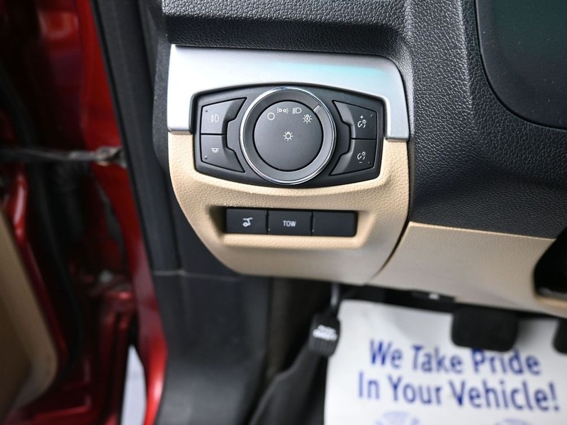 Ford Explorer Vehicle Full-screen Gallery Image 14