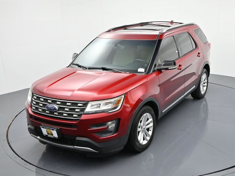 Ford Explorer Vehicle Full-screen Gallery Image 18