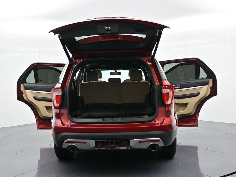 Ford Explorer Vehicle Full-screen Gallery Image 27