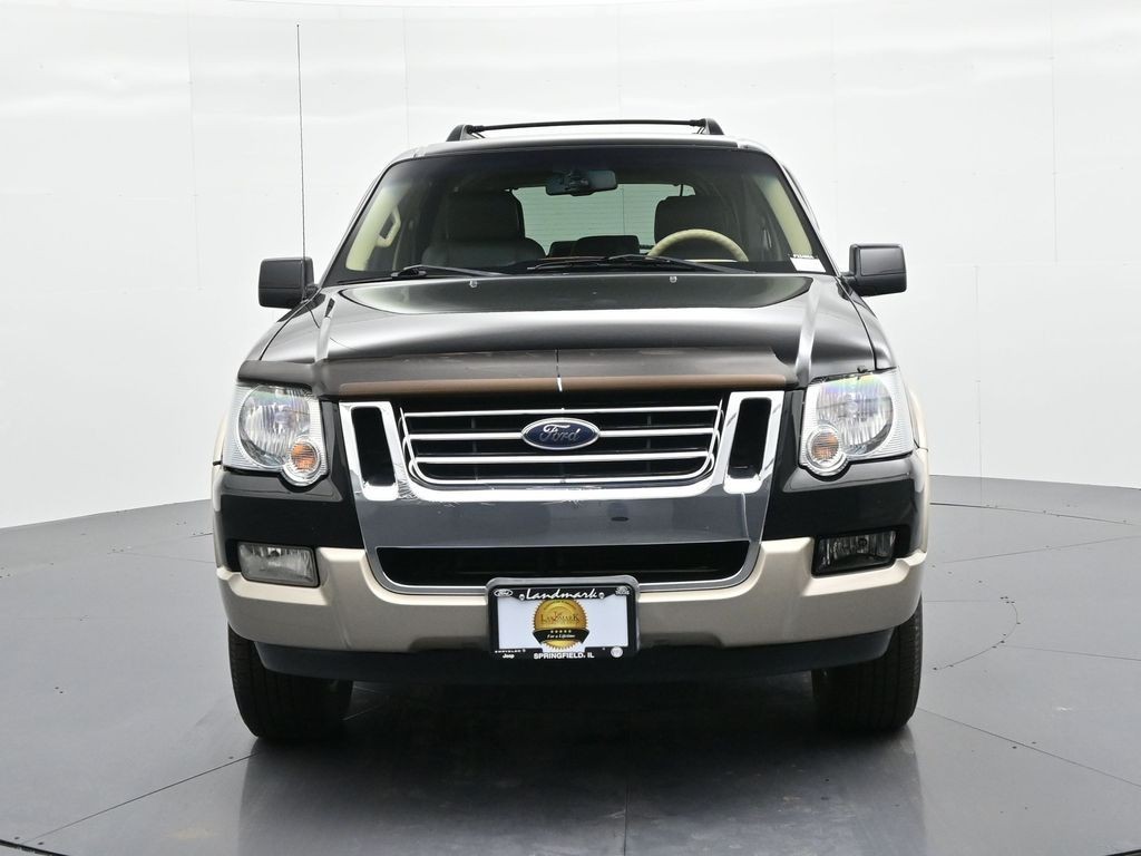 Ford Explorer Vehicle Full-screen Gallery Image 3