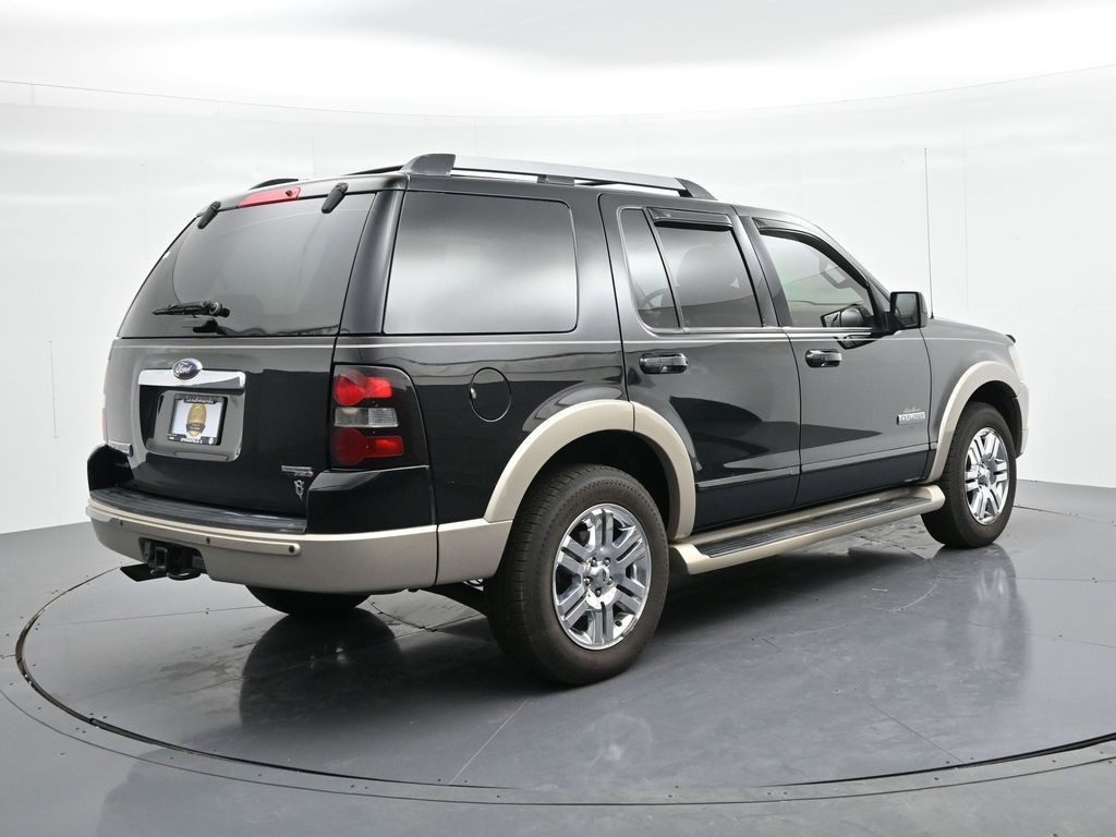Ford Explorer Vehicle Full-screen Gallery Image 6