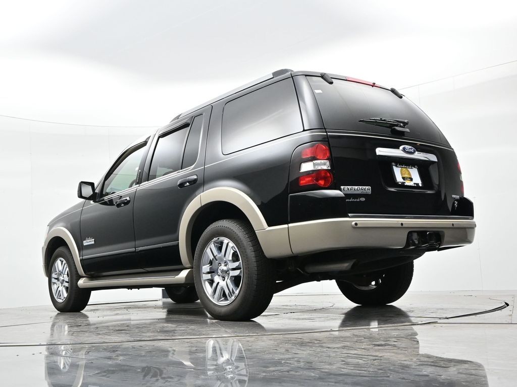 Ford Explorer Vehicle Full-screen Gallery Image 20