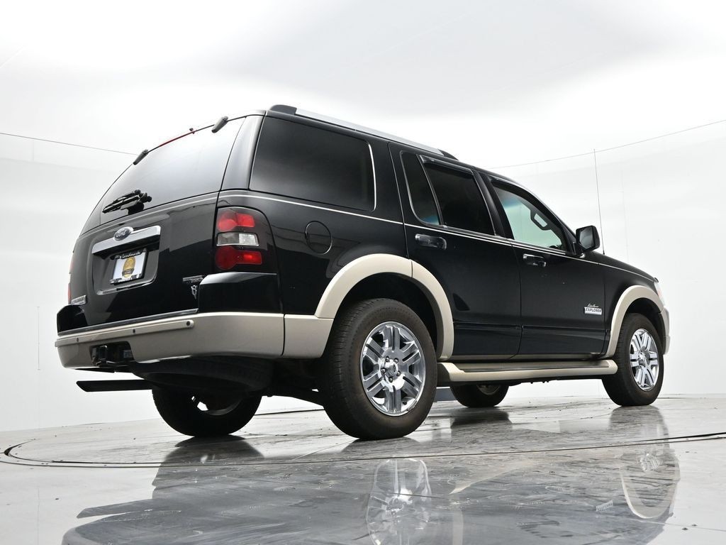 Ford Explorer Vehicle Full-screen Gallery Image 22