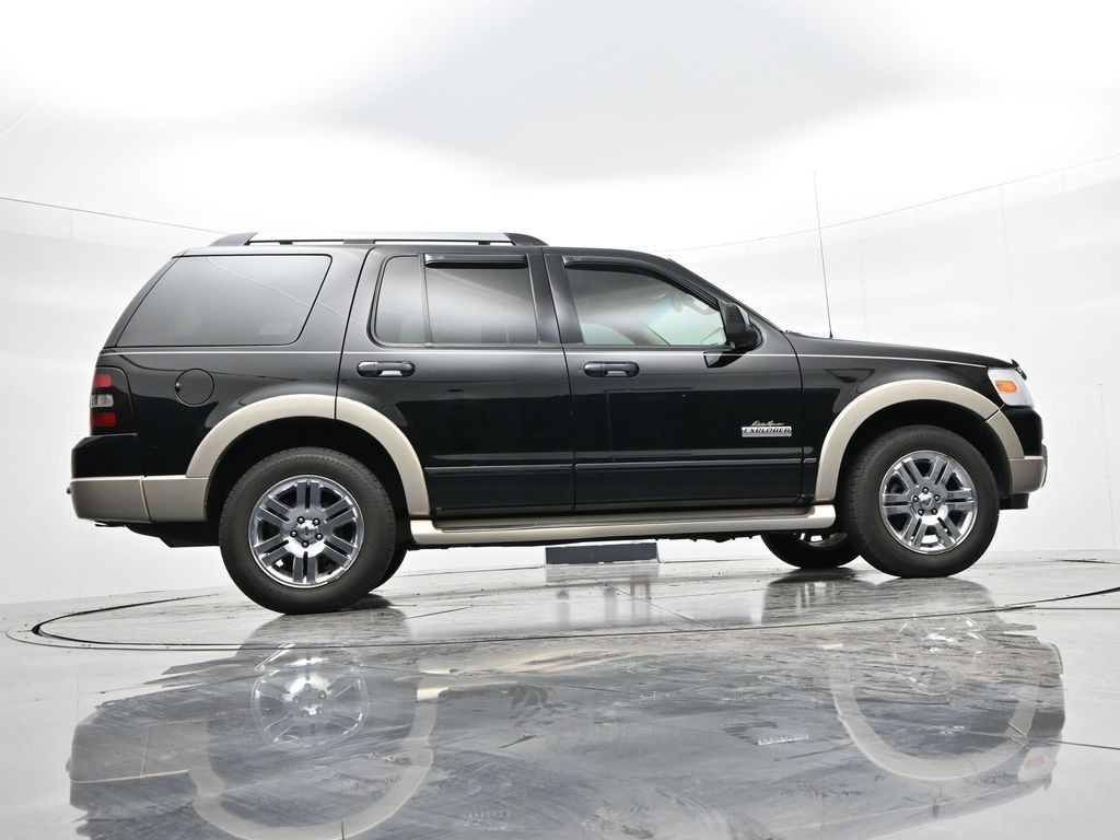 Ford Explorer Vehicle Full-screen Gallery Image 23