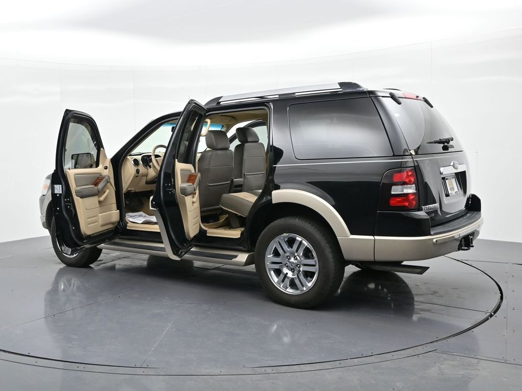Ford Explorer Vehicle Full-screen Gallery Image 25