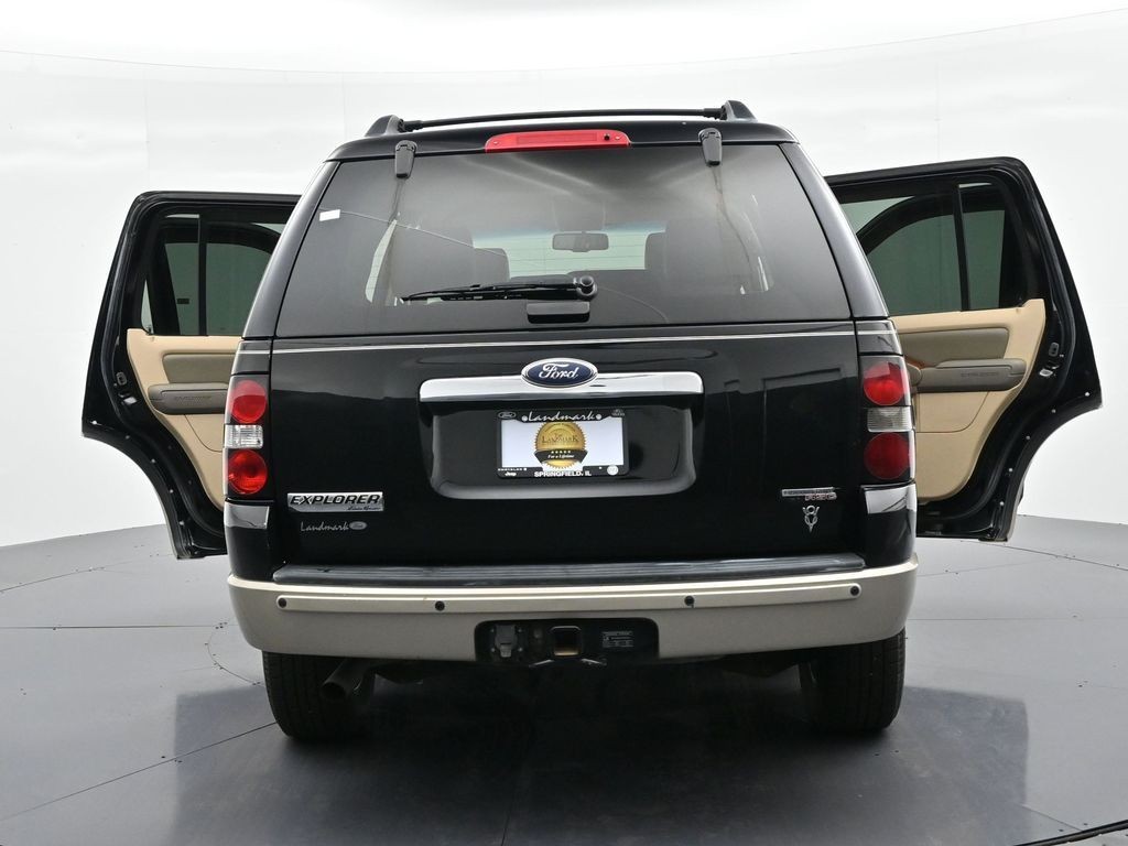 Ford Explorer Vehicle Full-screen Gallery Image 27