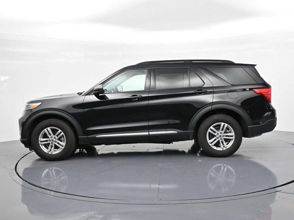 Ford Explorer Vehicle Full-screen Gallery Image 9