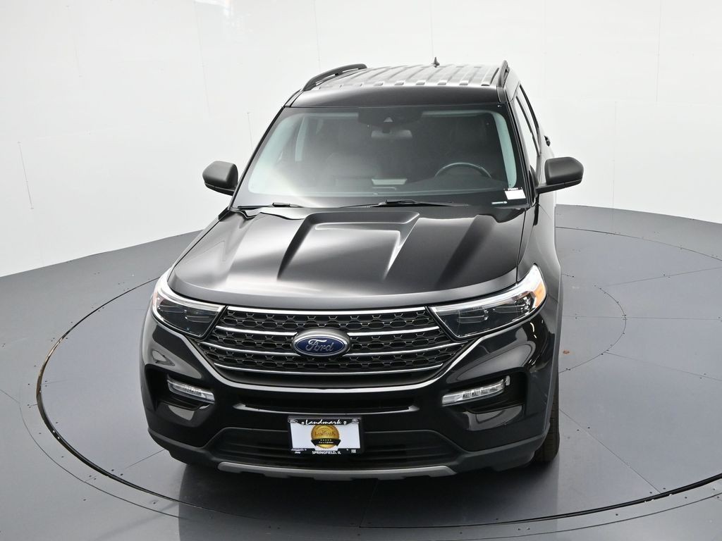 Ford Explorer Vehicle Full-screen Gallery Image 16