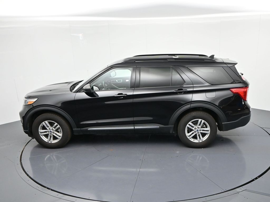 Ford Explorer Vehicle Full-screen Gallery Image 18