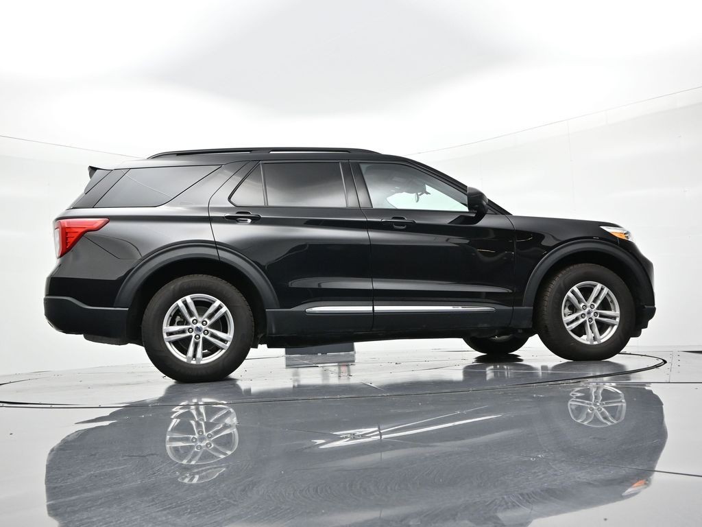Ford Explorer Vehicle Full-screen Gallery Image 22