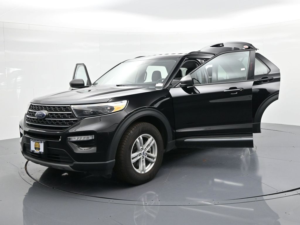 Ford Explorer Vehicle Full-screen Gallery Image 25
