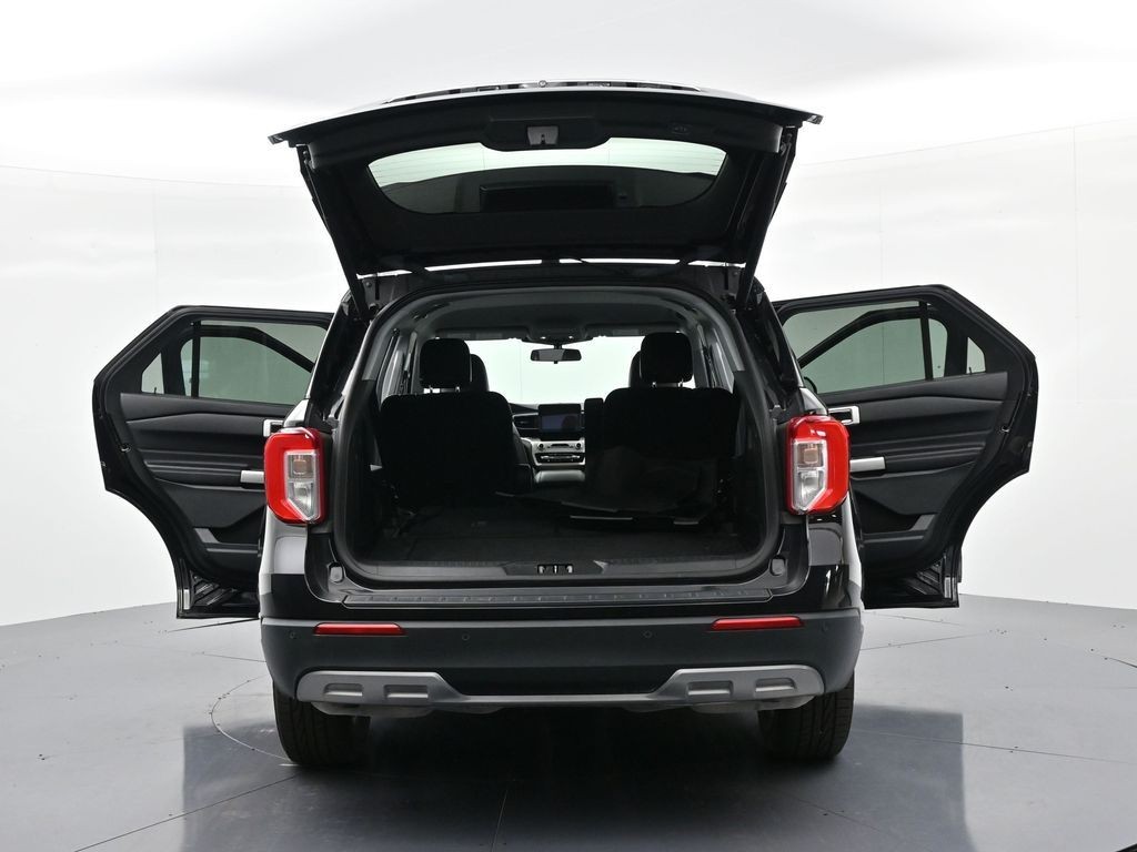 Ford Explorer Vehicle Full-screen Gallery Image 26