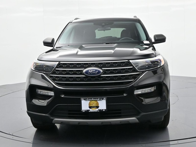 Ford Explorer Vehicle Full-screen Gallery Image 3