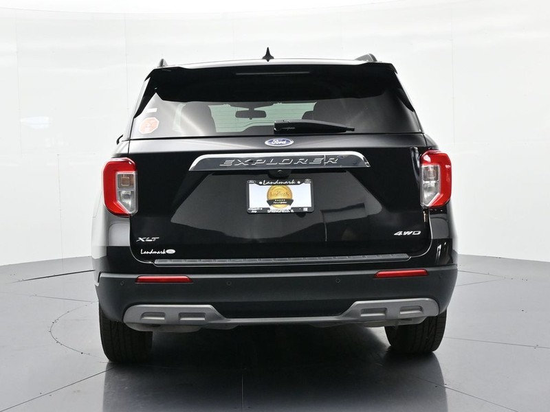 Ford Explorer Vehicle Full-screen Gallery Image 7