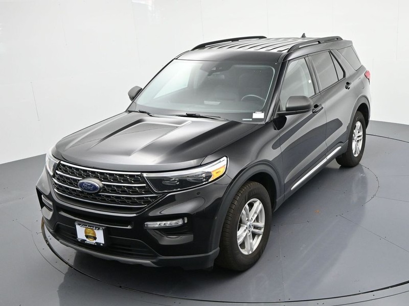 Ford Explorer Vehicle Full-screen Gallery Image 17