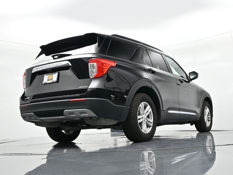 Ford Explorer Vehicle Full-screen Gallery Image 21