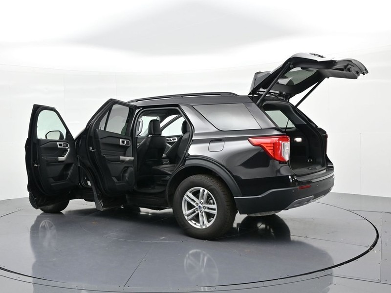 Ford Explorer Vehicle Full-screen Gallery Image 24