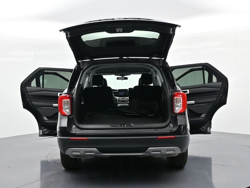 Ford Explorer Vehicle Full-screen Gallery Image 26