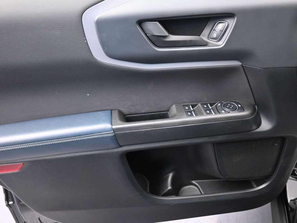 Ford Bronco Sport Vehicle Full-screen Gallery Image 10