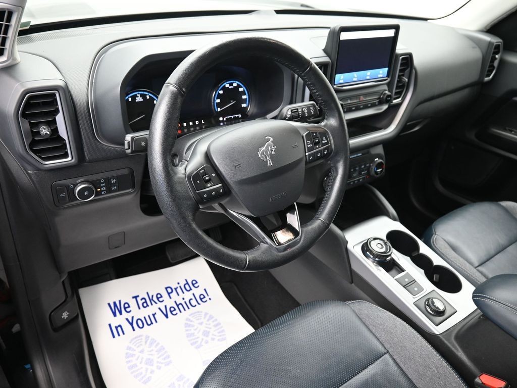 Ford Bronco Sport Vehicle Full-screen Gallery Image 16