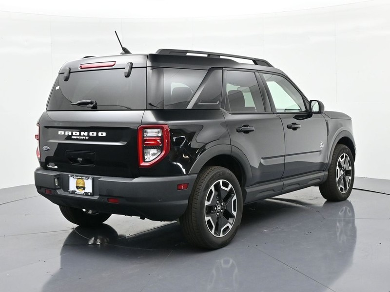 Ford Bronco Sport Vehicle Full-screen Gallery Image 6