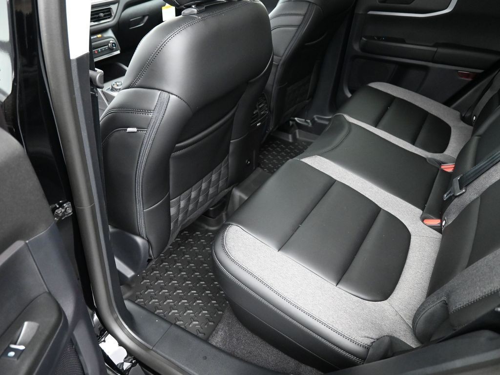 Ford Bronco Sport Vehicle Full-screen Gallery Image 10