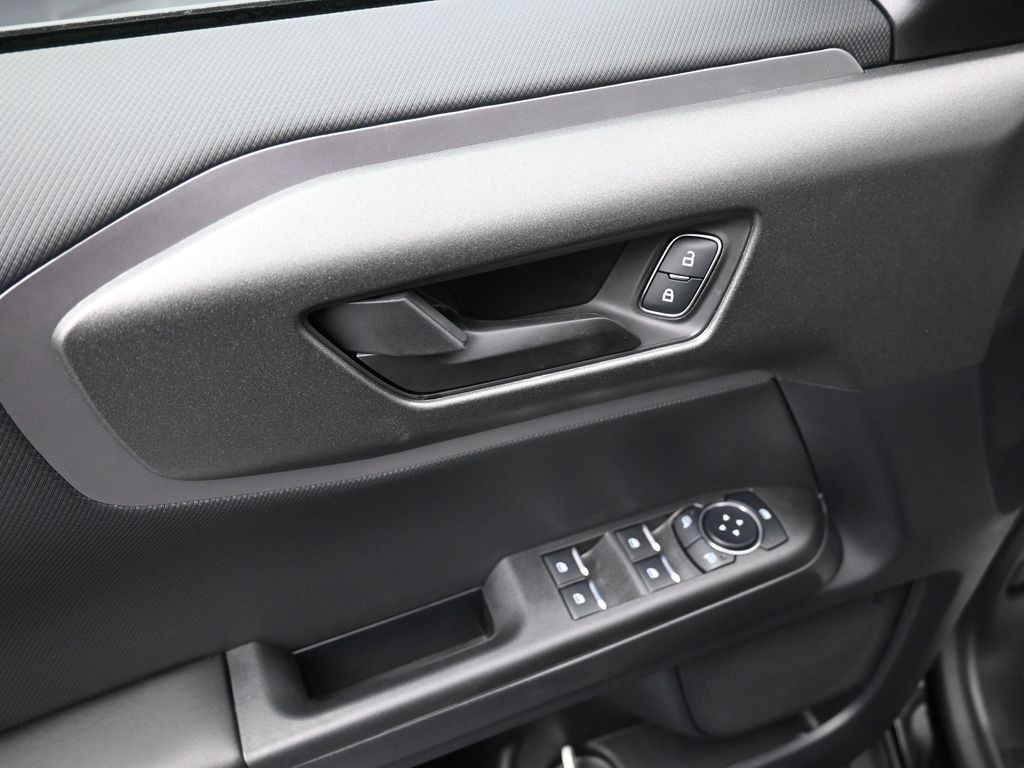 Ford Bronco Sport Vehicle Full-screen Gallery Image 11